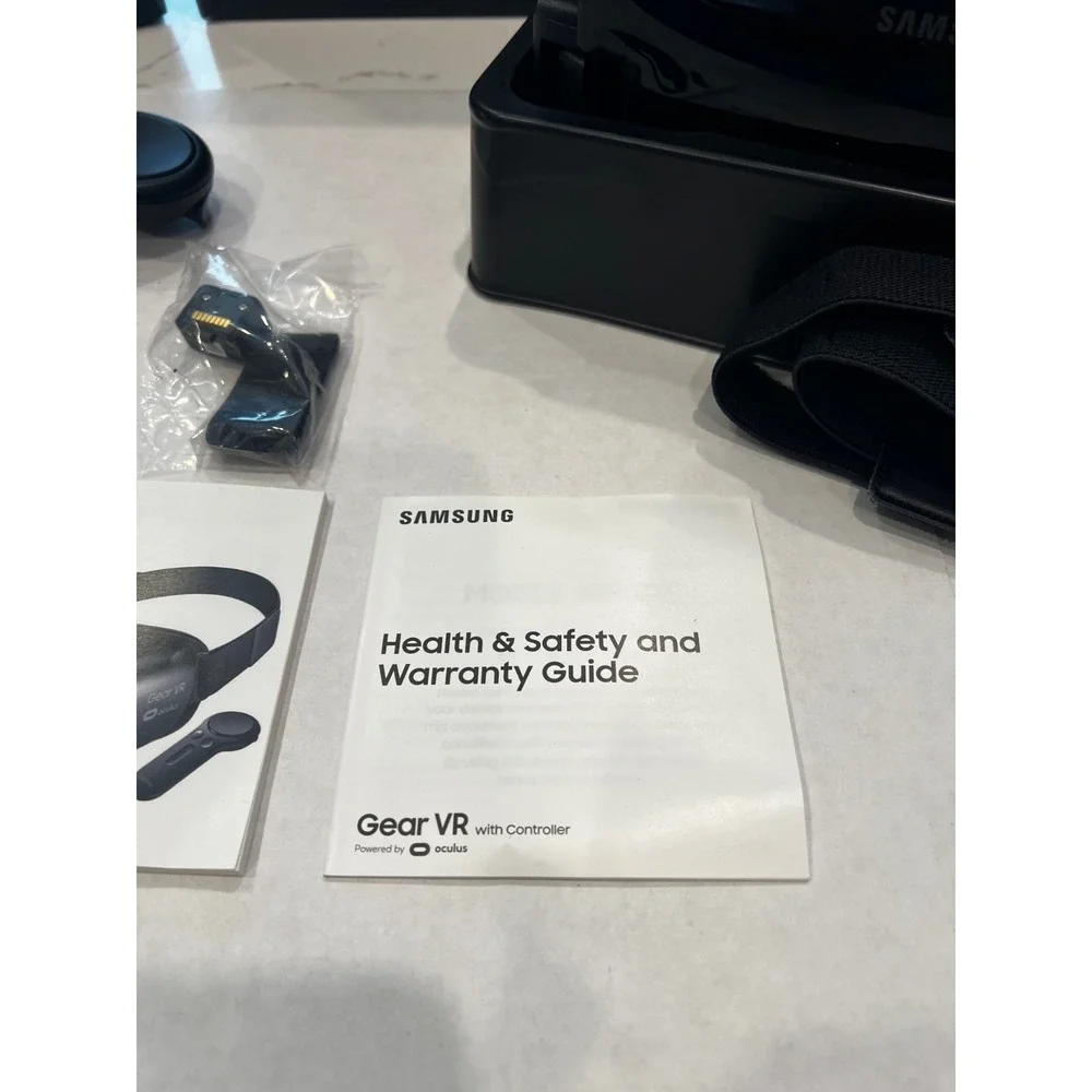 Samsung Gear‎ VR with Controller Powered by Oculus SM-R324 New Open Box